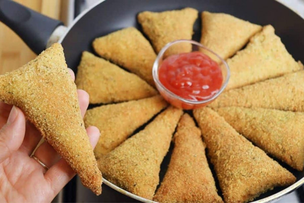 Crunchy One Skillet Tomato Beef Pie