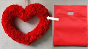 DIY Heart Wreath Made from Eco Bag