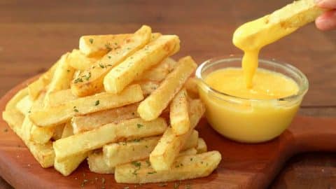 Easy Crispy Potato Fries & Cheese Sauce Recipe | DIY Joy Projects and Crafts Ideas