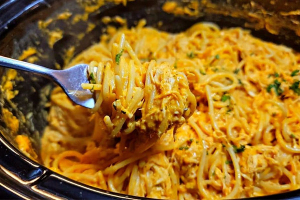 Easy Crockpot Buffalo Chicken Spaghetti Recipe