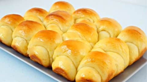 Easy-To-Make Fluffy Butter Rolls | DIY Joy Projects and Crafts Ideas