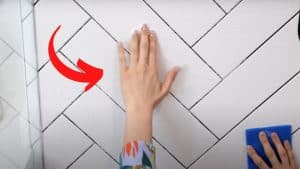 How to Clean Bathroom Tiles Easily Like a Pro