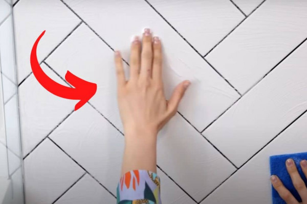 How to Clean Bathroom Tiles Easily Like a Pro