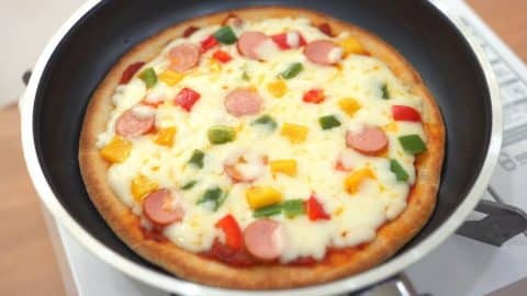 No-Bake 15-Minute Frying Pan Pizza Recipe | DIY Joy Projects and Crafts Ideas