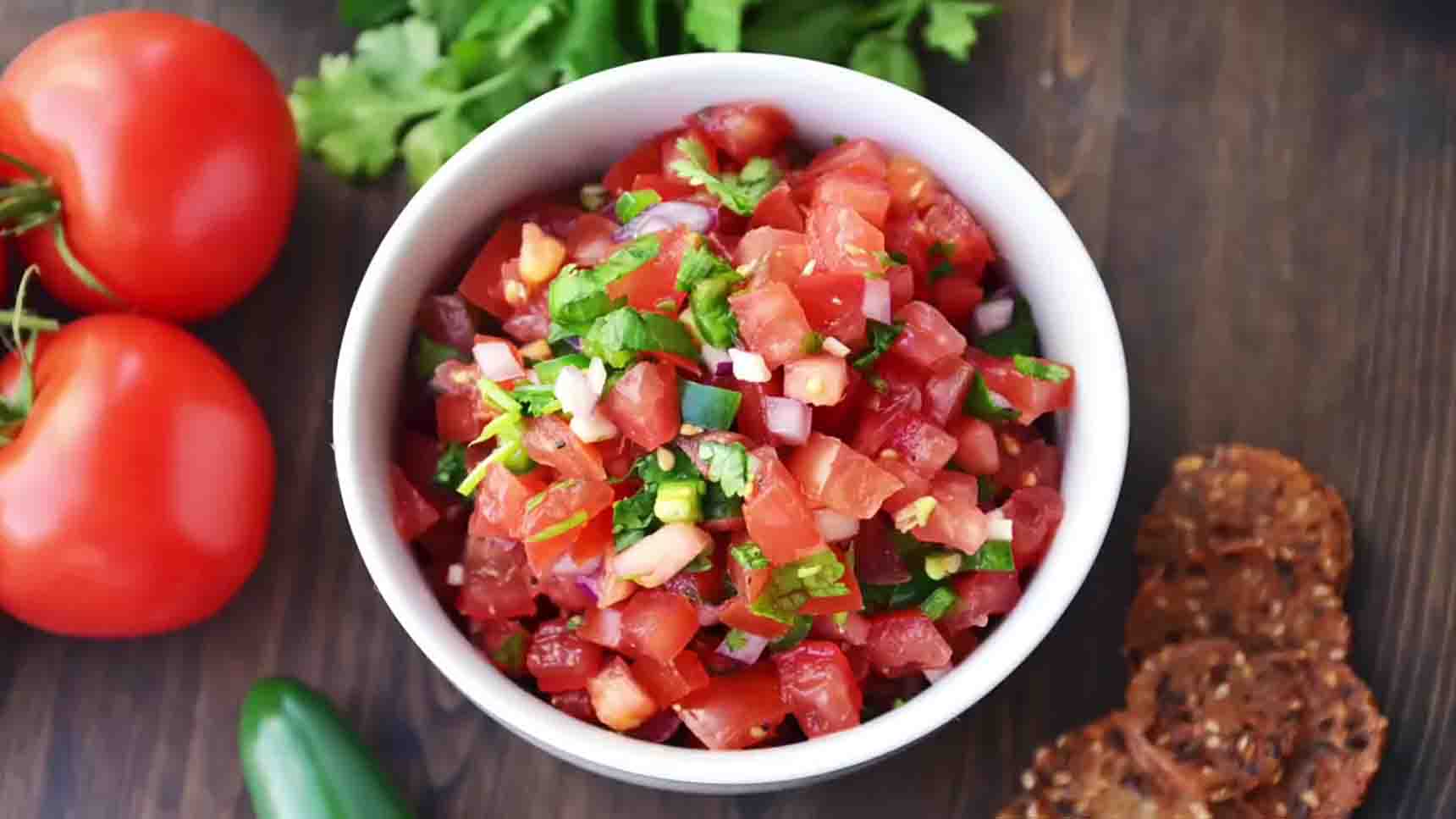 Easy Homemade Salsa Recipe In Two Ways | DIY Joy Projects and Crafts Ideas