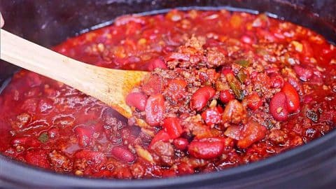 Easy Slow Cooker Chili Recipe | DIY Joy Projects and Crafts Ideas