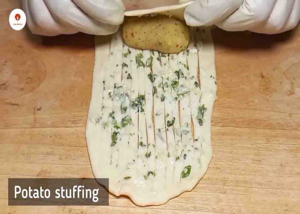 Rolling in the potato stuffing of potato bread recipe