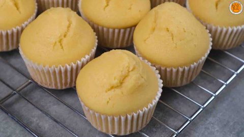 One-Bowl Vanilla Muffins Recipe | DIY Joy Projects and Crafts Ideas