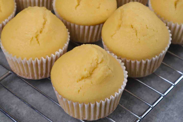 One-Bowl Vanilla Muffins Recipe