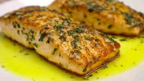 Pan-Seared Salmon With Lemon Butter Sauce | DIY Joy Projects and Crafts Ideas