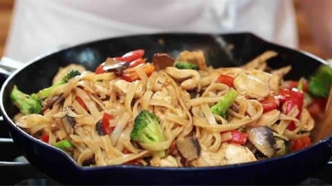 30-Minute Chicken Stir Fry with Rice Noodles | DIY Joy Projects and Crafts Ideas