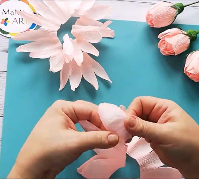 3 Ways to Make Tissue Paper Roses