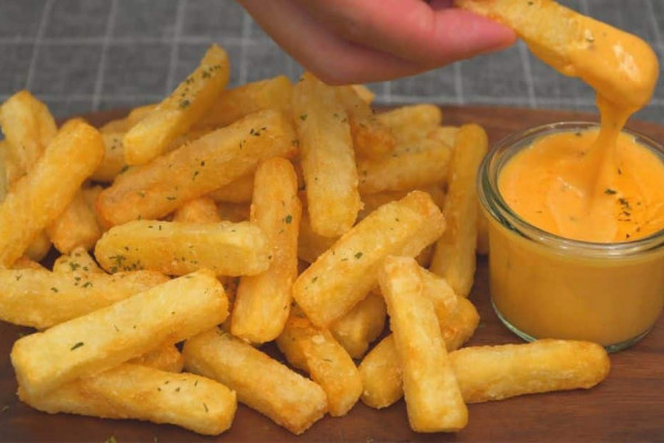Crispy French Fries and Cheese Sauce