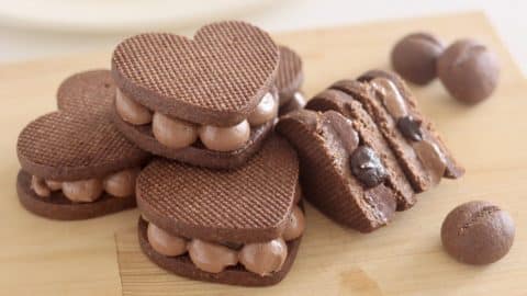 Easy Chocolate Ganache & Butter Cookie Sandwich Recipe | DIY Joy Projects and Crafts Ideas
