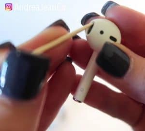 how to get rid of earwax in earphones