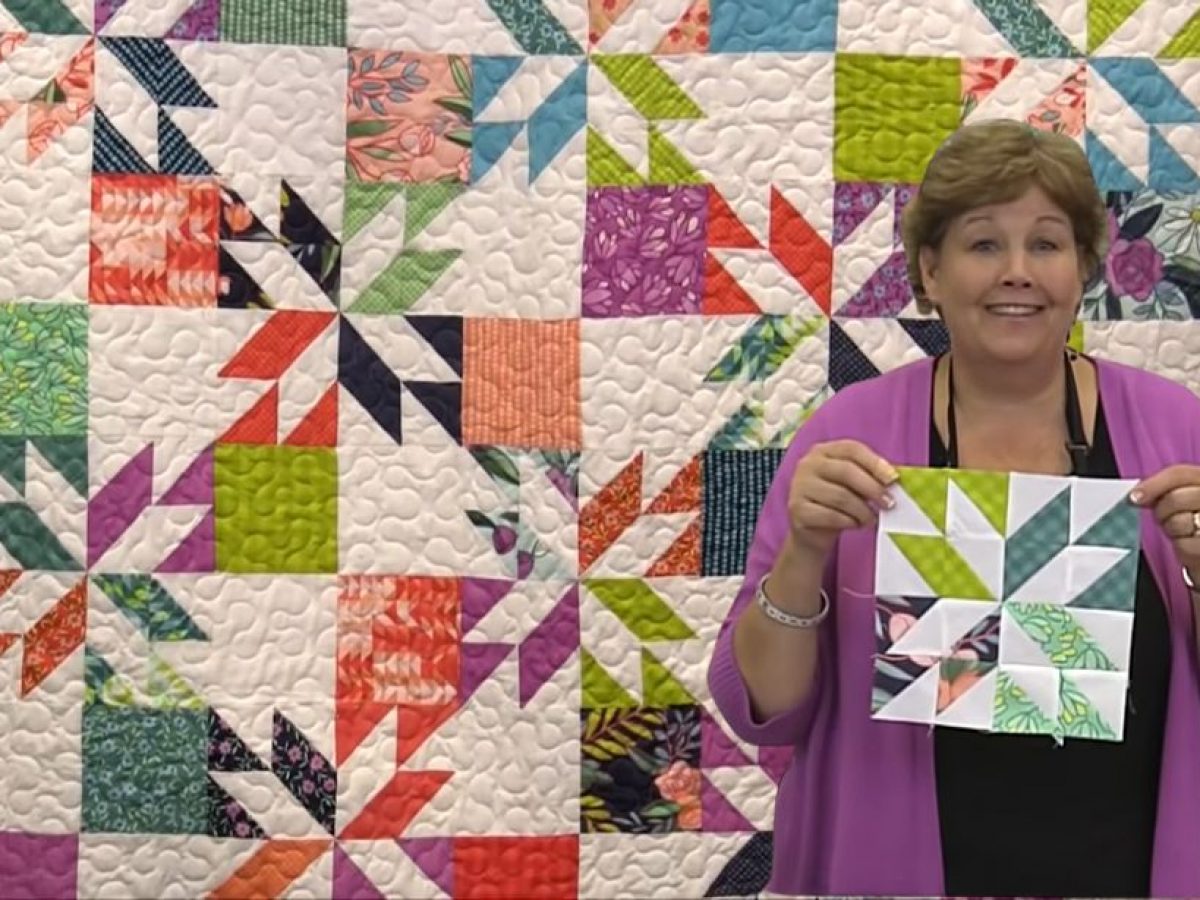 Make an easy Hunter's Star Quilt with Jenny Doan of Missouri Star