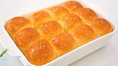 Super Easy Soft Maple-Glazed Dinner Rolls Recipe | DIY Joy Projects and Crafts Ideas