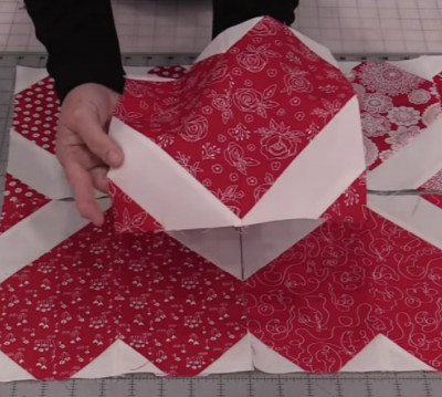 How to Sew a Heart Table Runner From 10" Squares - DIY Joy