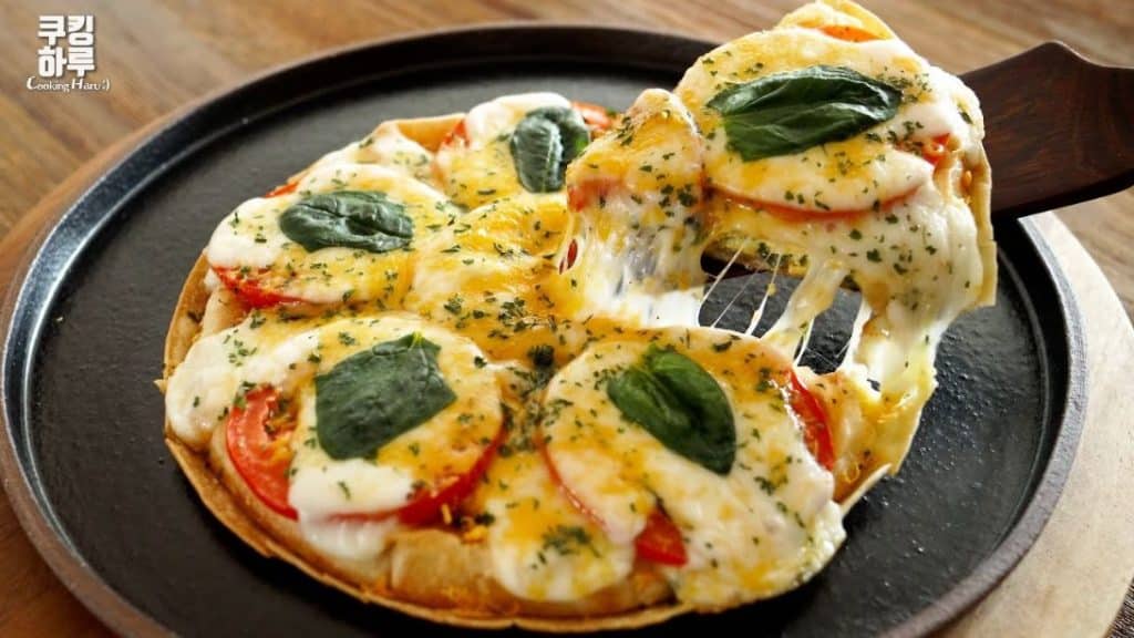 Fluffy Egg Tomato Pizza