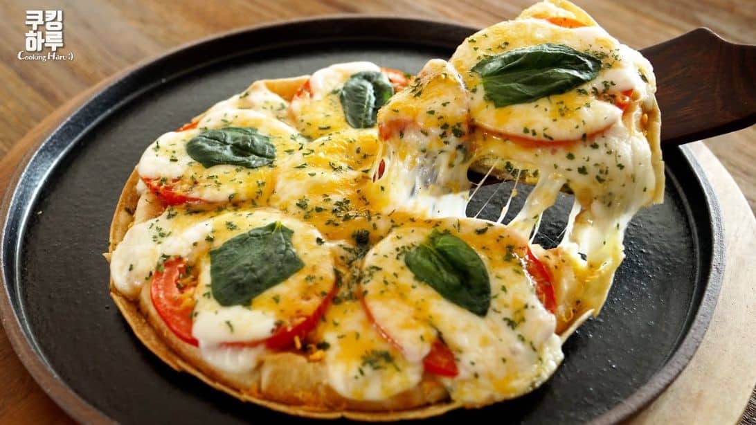 Fluffy Egg Tomato Pizza | DIY Joy Projects and Crafts Ideas