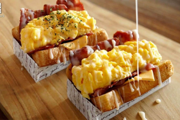 Fluffy Soft Eggs on Crispy Garlic Toast