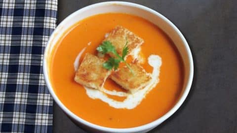 Homemade Creamy Tomato Soup | DIY Joy Projects and Crafts Ideas