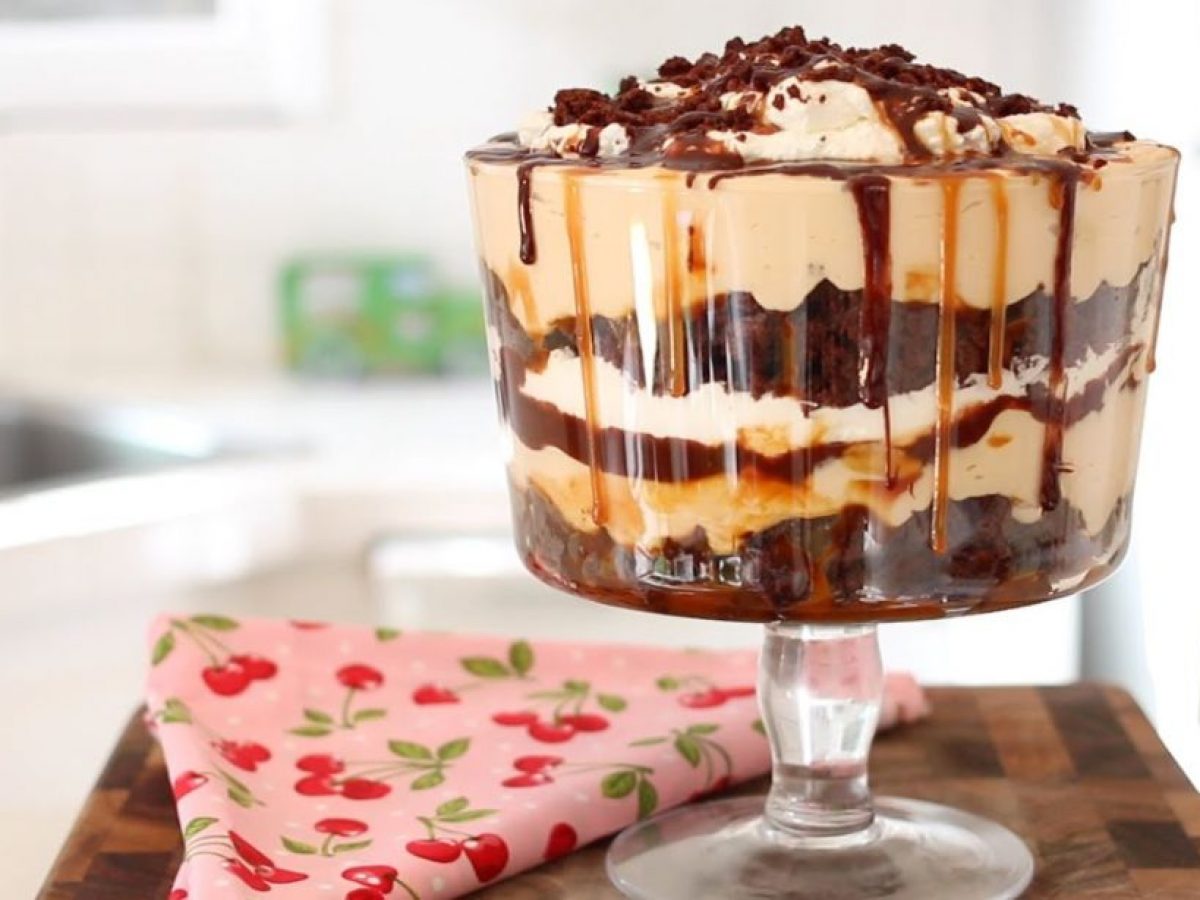 https://diyjoy.com/wp-content/uploads/2023/02/Salted-Caramel-Brownie-Trifle-1200x900.jpg