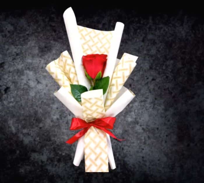 Single Rose Wrapping Techniques Style