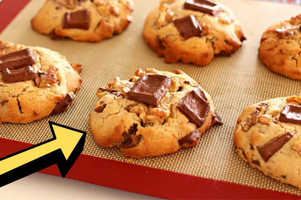 Soft & Fudgy Chocolate Chip Cookies Recipe