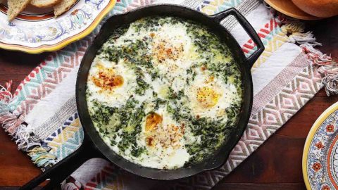 Creamy One-Pot Spinach Egg Breakfast | DIY Joy Projects and Crafts Ideas