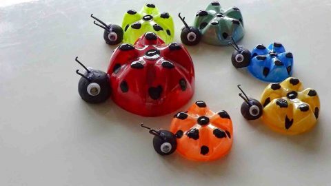 DIY Ladybug Family from Plastic Bottles Tutorial | DIY Joy Projects and Crafts Ideas