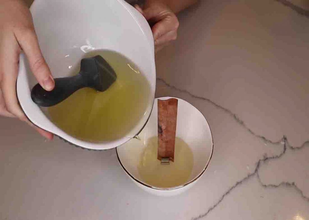 Pouring the melted candle wax in the bowl