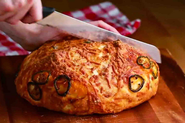 Dutch Oven Cheddar Jalapeno Bread Recipe