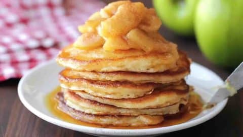 Easy Cinnamon Apple Pancakes Recipe | DIY Joy Projects and Crafts Ideas