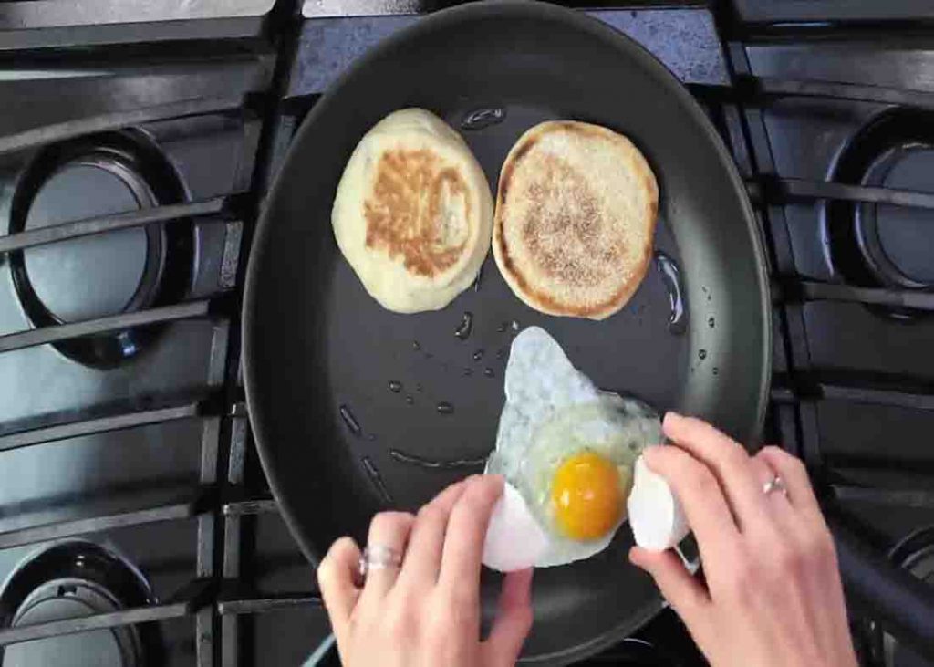 Cooking the breakfast sandwich all in one pan