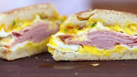 One-Pan Breakfast Sandwich Recipe | DIY Joy Projects and Crafts Ideas