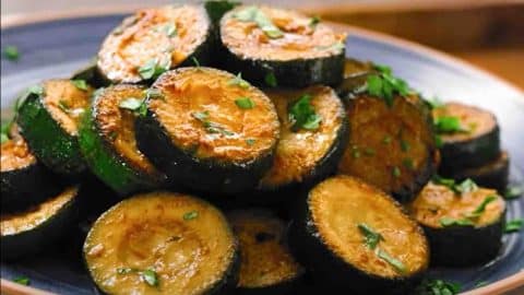 10-Minute Garlic Zucchini Stir Fry Recipe | DIY Joy Projects and Crafts Ideas