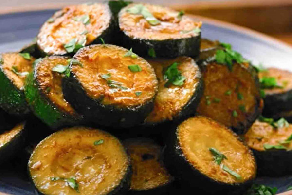 10-Minute Garlic Zucchini Stir Fry Recipe