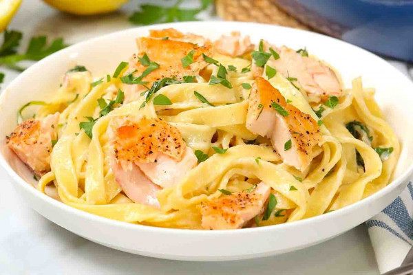 20-Minute Creamy Salmon Pasta Recipe