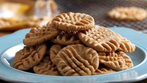 3-Ingredient Peanut Butter Cookies Recipe | DIY Joy Projects and Crafts Ideas