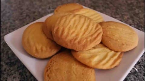 3-Ingredient Simple Biscuits Recipe | DIY Joy Projects and Crafts Ideas