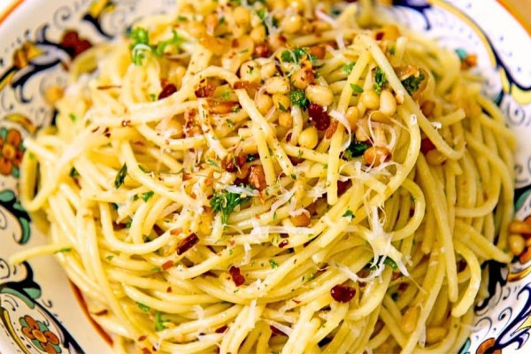 Easy 10-Minute Spaghetti Aglio e Olio Recipe