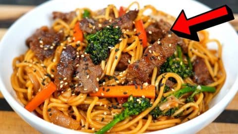 Easy Chili Garlic Steak Noodles Recipe | DIY Joy Projects and Crafts Ideas