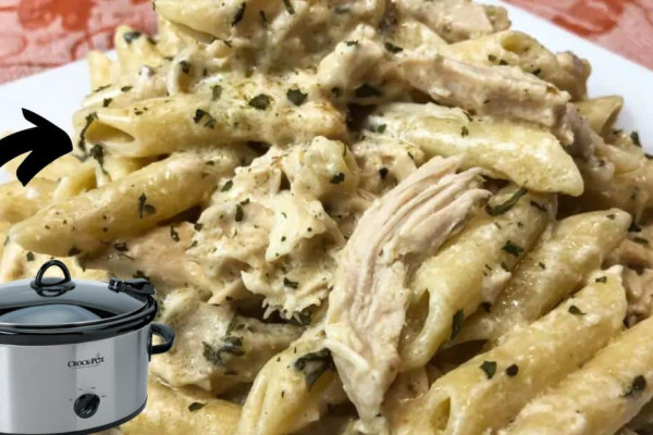 Easy Crockpot Olive Garden Copycat Chicken & Pasta Recipe
