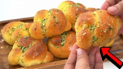 Easy Garlic Parmesan Knots Recipe | DIY Joy Projects and Crafts Ideas