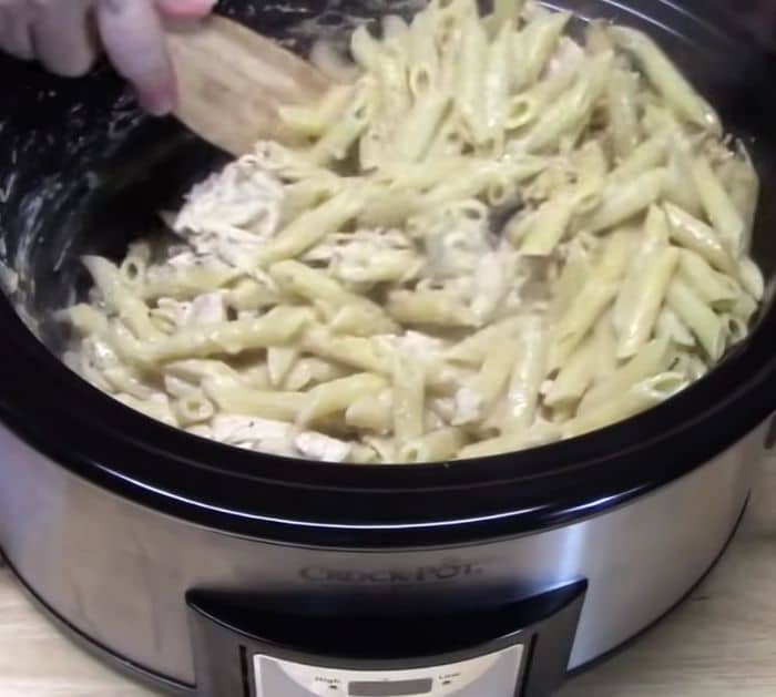 How To Make Crockpot Olive Garden Copycat Chicken & Pasta