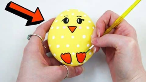 How to Paint an Easter Egg Baby Chick on a Stone | DIY Joy Projects and Crafts Ideas