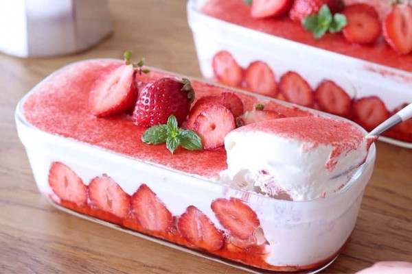 No-Oven Strawberry Tiramisu in 10 Minutes
