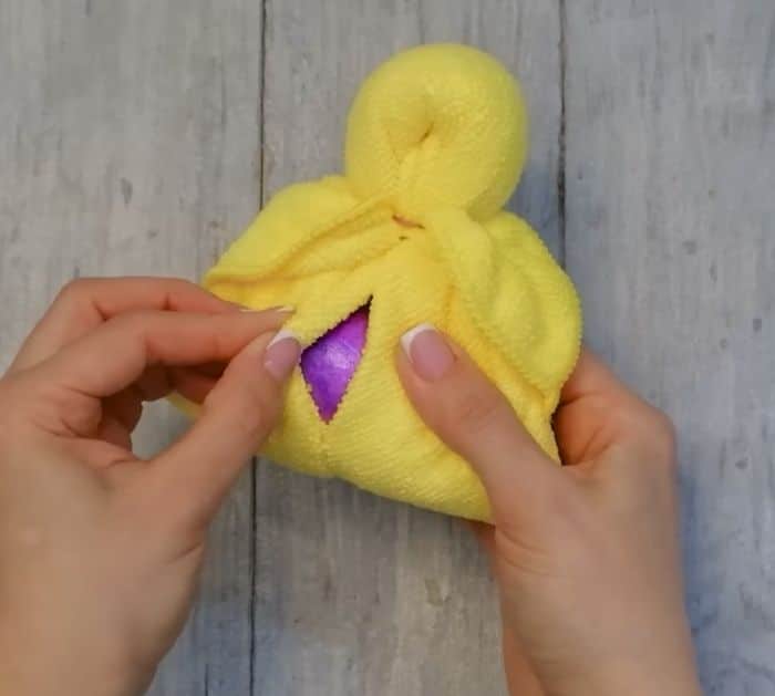 No-Sew Easter Chicken Towel DIY (1)