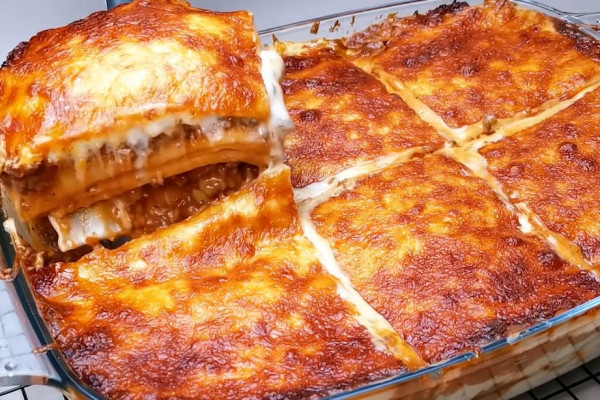 Super Cheesy and Yummy Baked Lasagna